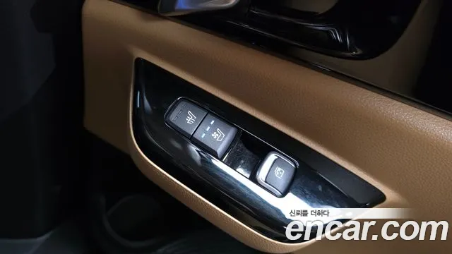Kia Carnival 2023 thumb 8