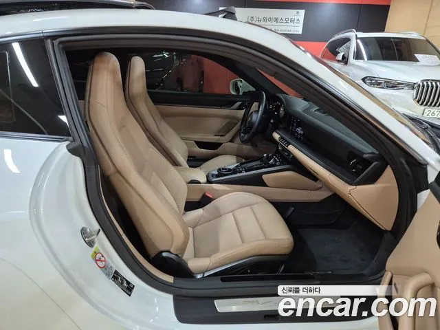 Porsche 911 2020 thumb 6