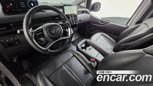 Hyundai Staria 2025 thumb 4