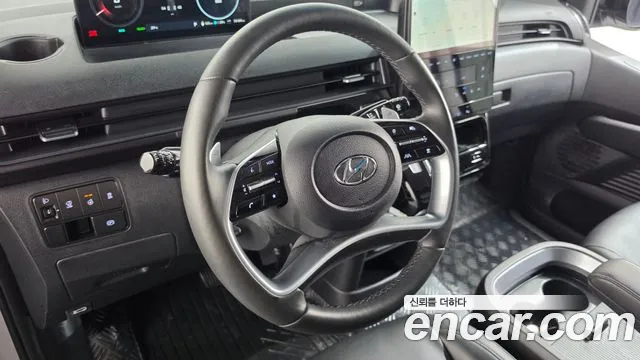 Hyundai Staria 2025 thumb 8