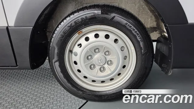 Hyundai Staria 2025 thumb 9
