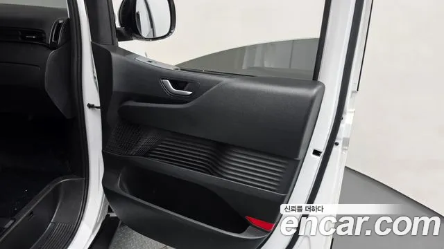 Hyundai Staria 2025 thumb 5