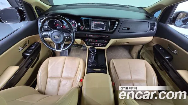 Kia Carnival 2017 thumb 10