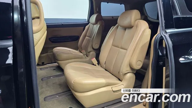 Kia Carnival 2017 thumb 4