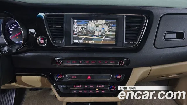 Kia Carnival 2017 thumb 6