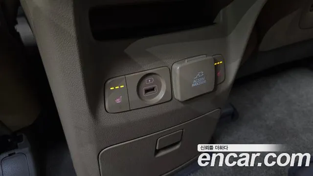 Kia Carnival 2017 thumb 2