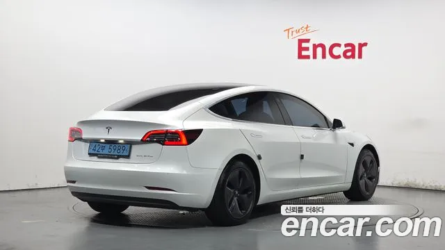 Tesla Model 3 2020 thumb 2