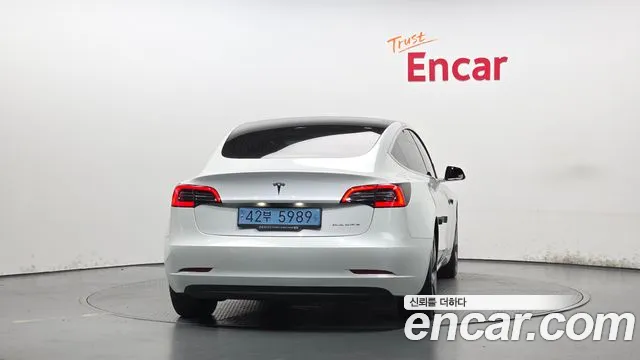Tesla Model 3 2020 thumb 4