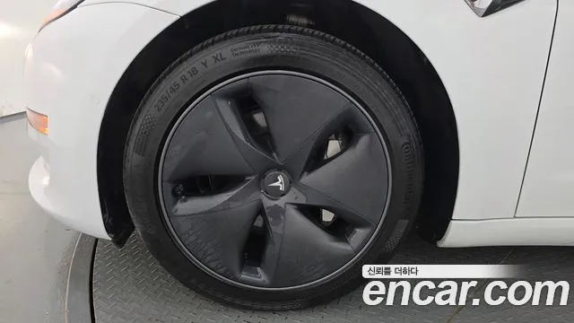 Tesla Model 3 2020 thumb 5