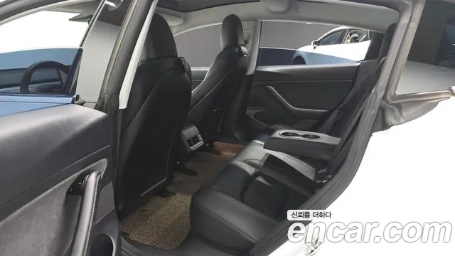 Tesla Model 3 2020 thumb 11