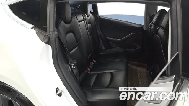 Tesla Model 3 2020 thumb 12