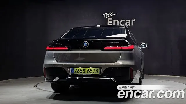 BMW 7 серии 2025 thumb 11