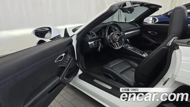 Porsche Cayman 2017 thumb 10