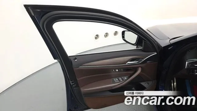 BMW 5 серии 2020 thumb 4