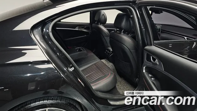 Genesis G70 2018 thumb 3