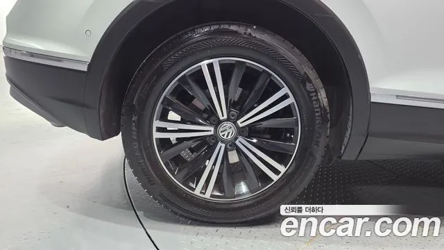 Volkswagen Tiguan 2019 thumb 3