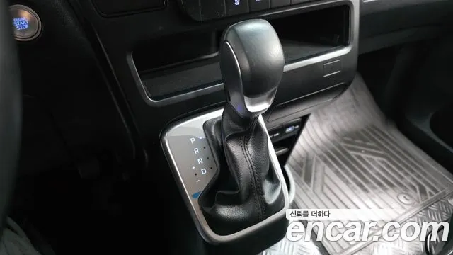 Hyundai Staria 2024 thumb 6