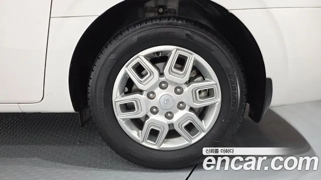 Hyundai Staria 2024 thumb 12