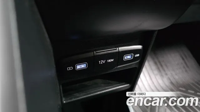 Hyundai Staria 2024 thumb 10