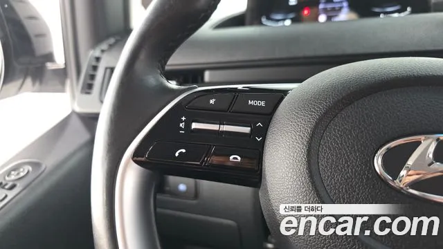 Hyundai Staria 2024 thumb 2