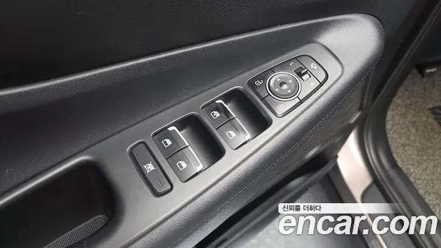 Hyundai Santa Fe 2018 thumb 11