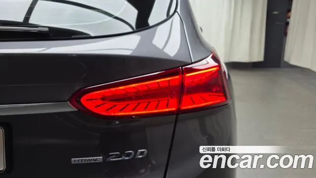 Hyundai Santa Fe 2018 thumb 6