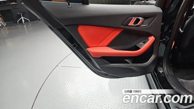 BMW 1 серии 2023 thumb 8