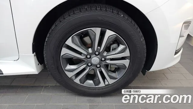 Kia Carnival 2019 thumb 2