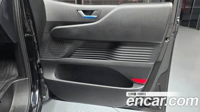 Hyundai Staria 2022 thumb 6