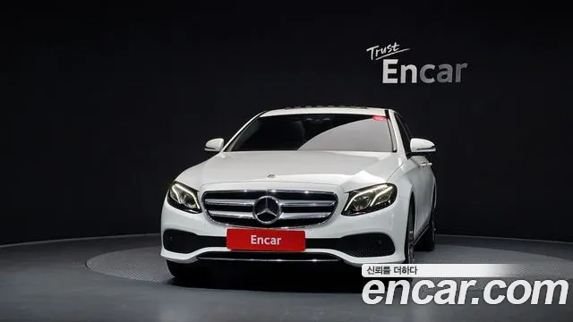 Mercedes-Benz E-Класс 2017 thumb 10