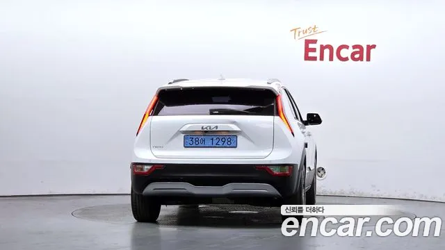 Kia Niro 2023 thumb 4