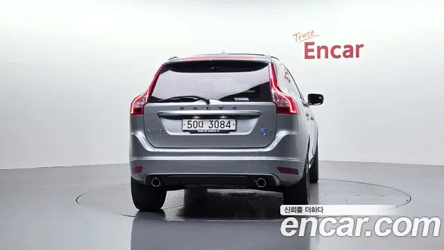 Volvo XC60 2015 thumb 9