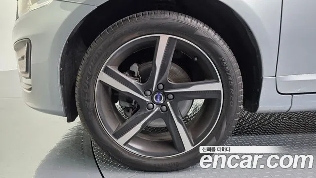 Volvo XC60 2015 thumb 12