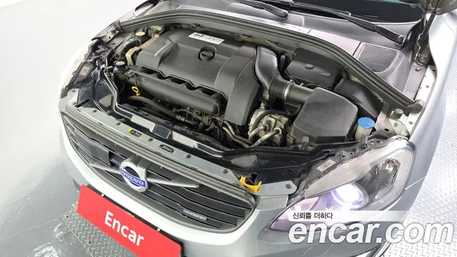 Volvo XC60 2015 thumb 3