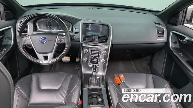 Volvo XC60 2015 thumb 10