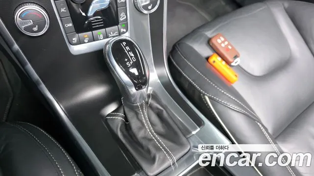 Volvo XC60 2015 thumb 8