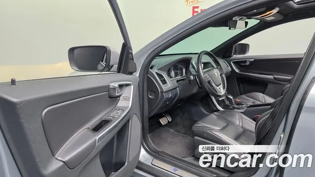 Volvo XC60 2015 thumb 6