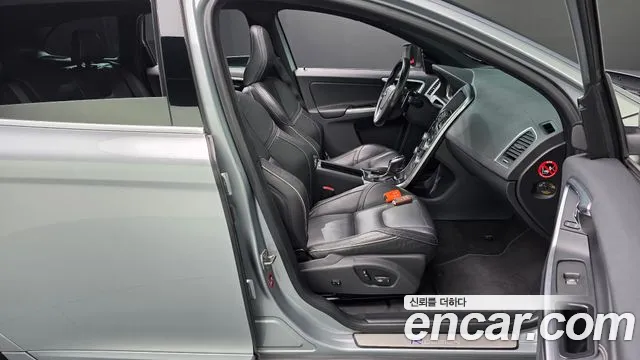 Volvo XC60 2015 thumb 2
