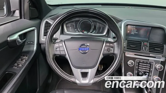 Volvo XC60 2015 thumb 4
