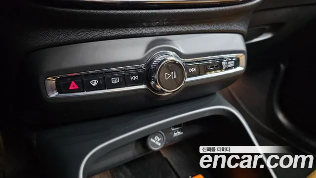 Volvo XC40 2022 thumb 11