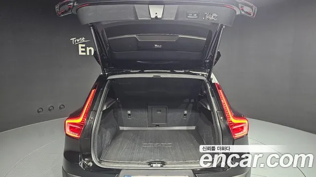 Volvo XC40 2022 thumb 5