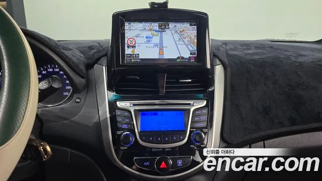 Hyundai Accent 2013 thumb 9