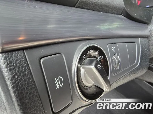 Hyundai i40 2012 thumb 10