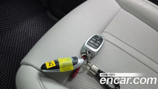 Hyundai Staria 2023 thumb 4
