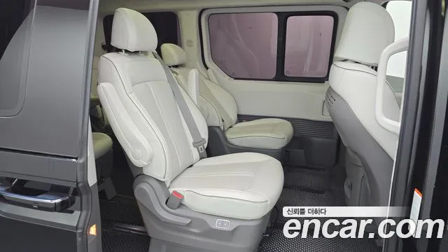 Hyundai Staria 2023 thumb 6