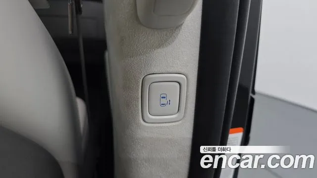 Hyundai Staria 2023 thumb 7