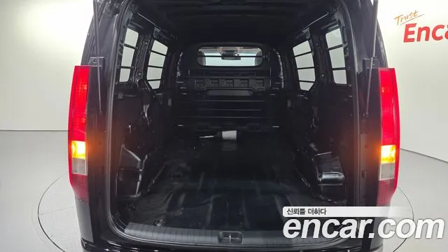 Hyundai Staria 2024 thumb 4
