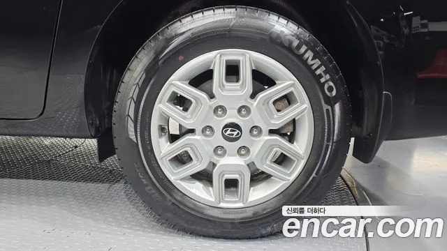 Hyundai Staria 2024 thumb 5