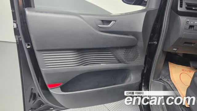 Hyundai Staria 2024 thumb 6