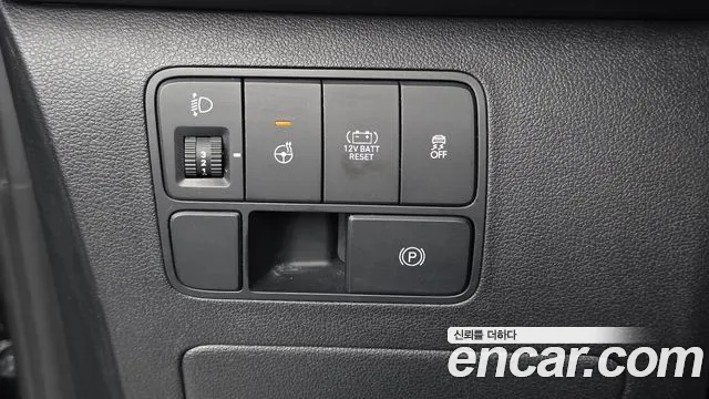 Hyundai Staria 2024 thumb 10